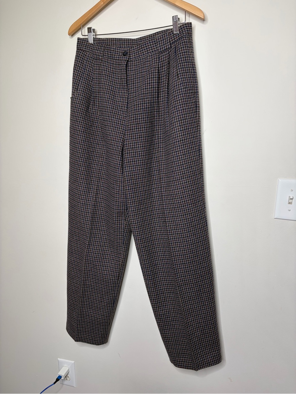 Vintage 1970-1980 Savannah houndstooth pattern grey blue maroon